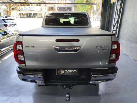 TOYOTA-HILUX-2022