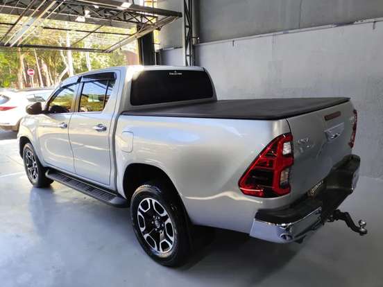 TOYOTA-HILUX-2.8 D-4D TURBO DIESEL CD SRX 4X4 AUTOMÁTICO TOYOTA-HILUX-2022