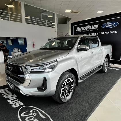 TOYOTA HILUX 2.8 D-4D TURBO DIESEL CD SRX 4X4 AUTOMÁTICO