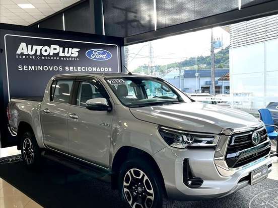 TOYOTA-HILUX-2.8 D-4D TURBO DIESEL CD SRX 4X4 AUTOMÁTICO TOYOTA-HILUX-2022
