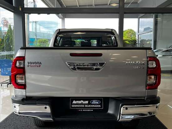 TOYOTA-HILUX-2.8 D-4D TURBO DIESEL CD SRX 4X4 AUTOMÁTICO TOYOTA-HILUX-2022