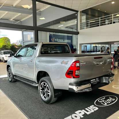 TOYOTA-HILUX-2022
