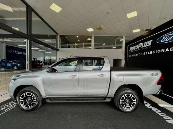 TOYOTA-HILUX-2.8 D-4D TURBO DIESEL CD SRX 4X4 AUTOMÁTICO TOYOTA-HILUX-2022