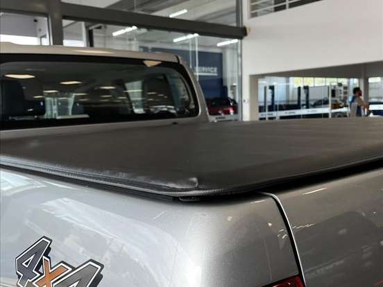 TOYOTA-HILUX-2.8 D-4D TURBO DIESEL CD SRX 4X4 AUTOMÁTICO TOYOTA-HILUX-2022