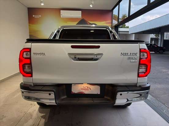 TOYOTA-HILUX-2024