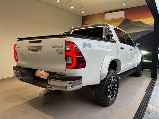 TOYOTA-HILUX-2.8 D-4D TURBO DIESEL CD SRX PLUS 4X4 AUTOMÁTICO TOYOTA-HILUX-2024