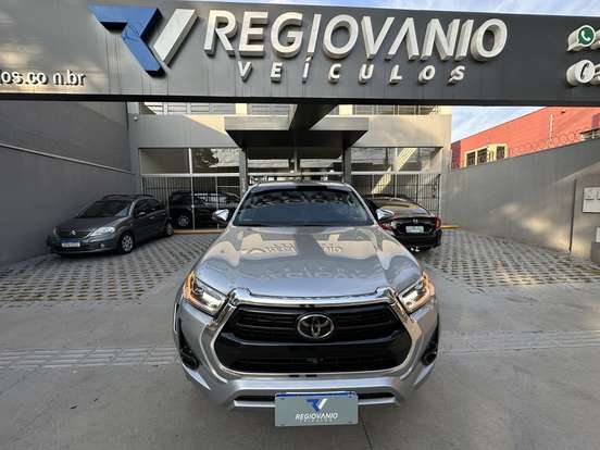 TOYOTA-HILUX-2024