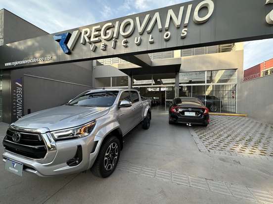 TOYOTA-HILUX-2.8 D-4D TURBO DIESEL CD SRX PLUS 4X4 AUTOMÁTICO TOYOTA-HILUX-2024