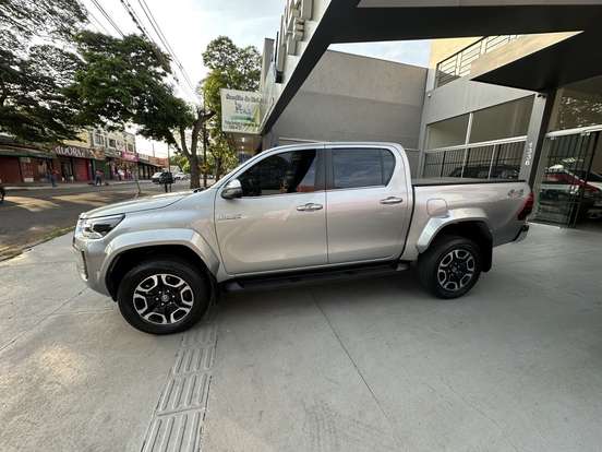 TOYOTA-HILUX-2024