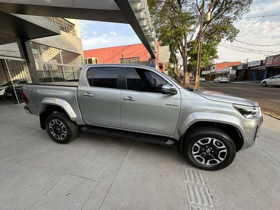 TOYOTA-HILUX-2.8 D-4D TURBO DIESEL CD SRX PLUS 4X4 AUTOMÁTICO TOYOTA-HILUX-2024