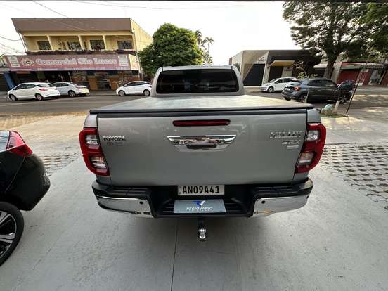 TOYOTA-HILUX-2.8 D-4D TURBO DIESEL CD SRX PLUS 4X4 AUTOMÁTICO TOYOTA-HILUX-2024