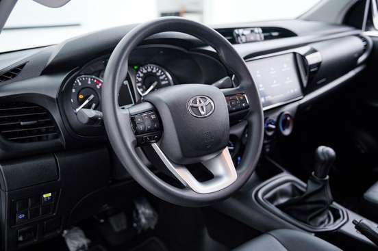 TOYOTA-HILUX-2024