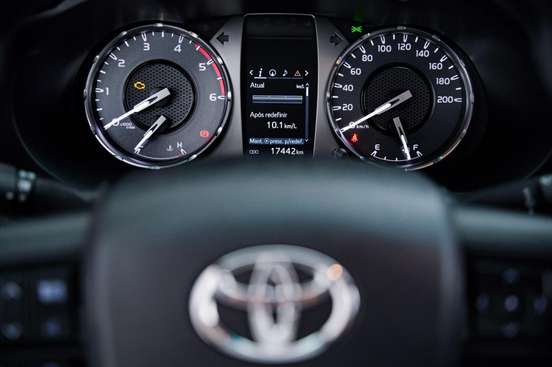 TOYOTA-HILUX-2024