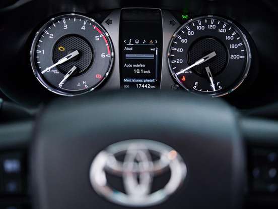 TOYOTA-HILUX-2.8 D-4D TURBO DIESEL CHASSI 4X4 MANUAL TOYOTA-HILUX-2024