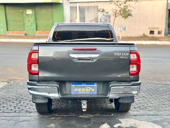 TOYOTA-HILUX-2018