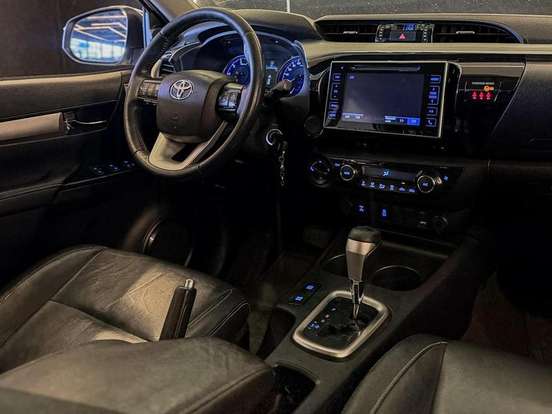 TOYOTA-HILUX-2017