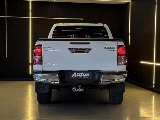 TOYOTA-HILUX-2017