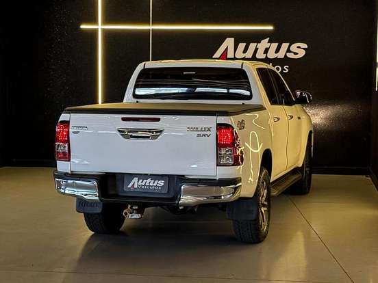 TOYOTA-HILUX-2017