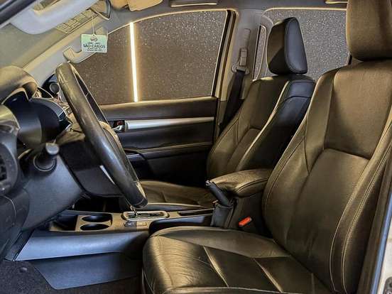 TOYOTA-HILUX-2017