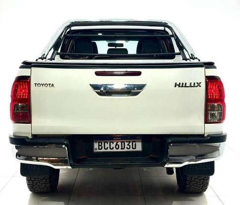 TOYOTA-HILUX-2018