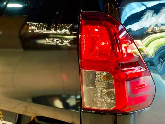 TOYOTA-HILUX-2015