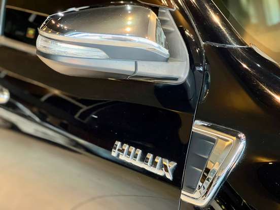 TOYOTA-HILUX-2015