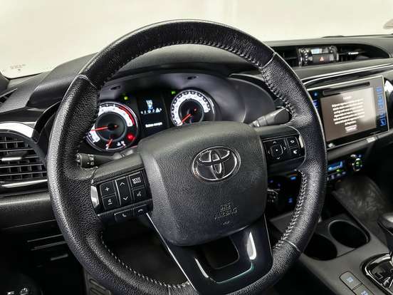 TOYOTA-HILUX-2019