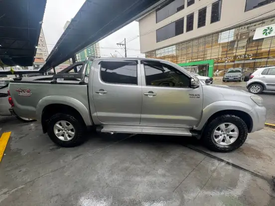 TOYOTA-HILUX-2014