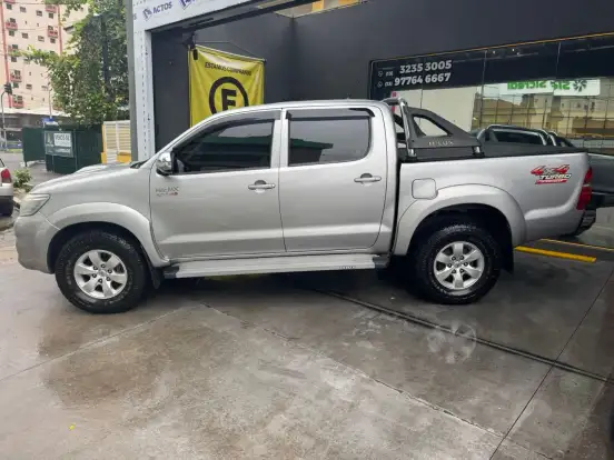 TOYOTA-HILUX-2014