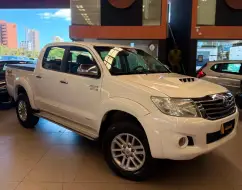 TOYOTA HILUX 3.0 SRV 4X4 CD 16V TURBO INTERCOOLER DIESEL 4P AUTOMÁTICO TOYOTA HILUX 3.0 SRV 4X4 CD 16V TURBO INTERCOOLER DIESEL 4P AUTOMÁTICO