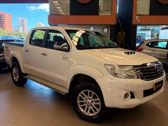 TOYOTA-HILUX-3.0 SRV 4X4 CD 16V TURBO INTERCOOLER DIESEL 4P AUTOMÁTICO TOYOTA-HILUX-2014
