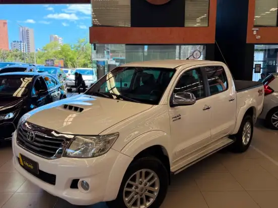 TOYOTA-HILUX-3.0 SRV 4X4 CD 16V TURBO INTERCOOLER DIESEL 4P AUTOMÁTICO TOYOTA-HILUX-2014