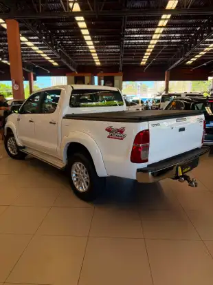TOYOTA-HILUX-2014