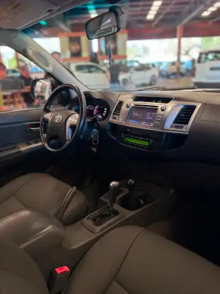 TOYOTA-HILUX-2014