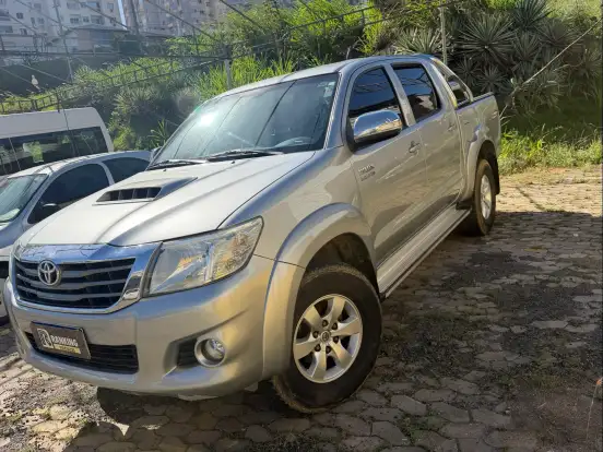 TOYOTA-HILUX-2015
