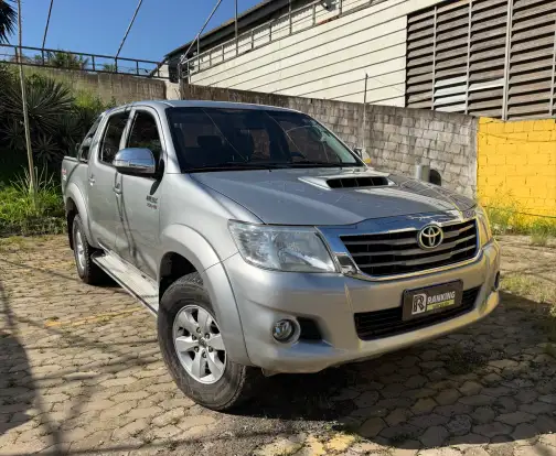 TOYOTA-HILUX-2015