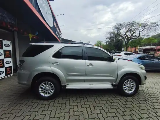 TOYOTA-HILUX SW4-2.7 SR 4X2 16V FLEX 4P MANUAL TOYOTA-HILUX SW4-2012