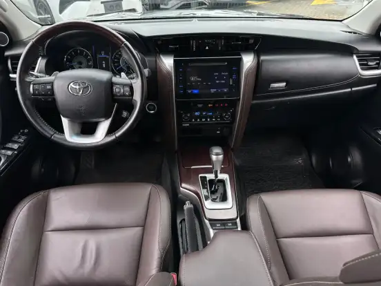 TOYOTA-HILUX SW4-2019