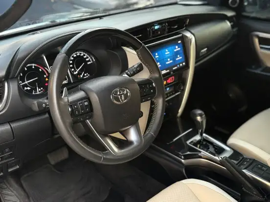 TOYOTA-HILUX SW4-2.8 D-4D TURBO DIESEL DIAMOND 7L 4X4 AUTOMÁTICO TOYOTA-HILUX SW4-2025