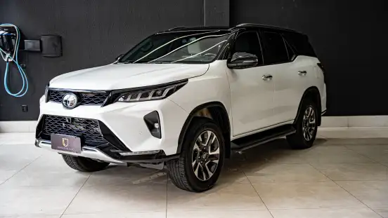 TOYOTA-HILUX SW4-2023