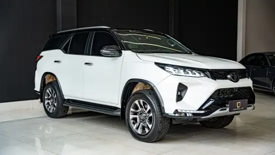 TOYOTA-HILUX SW4-2023