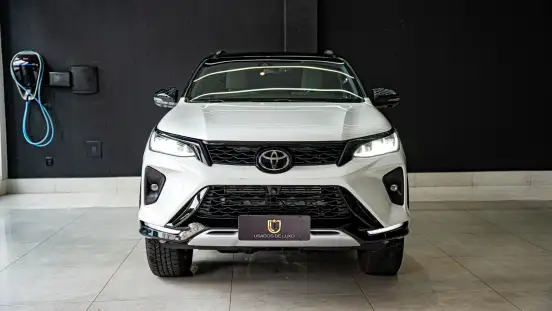 TOYOTA-HILUX SW4-2023