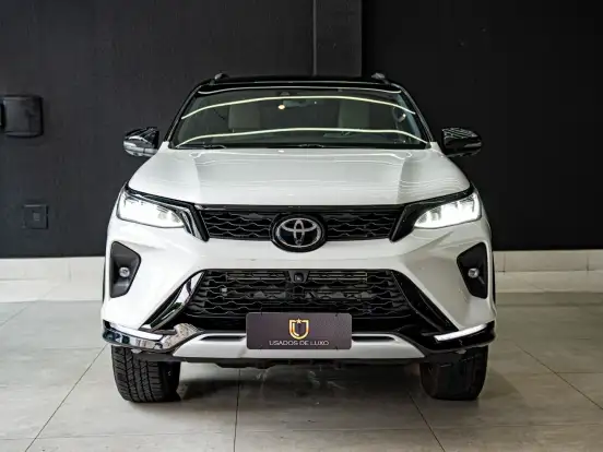 TOYOTA-HILUX SW4-2.8 D-4D TURBO DIESEL DIAMOND 7L 4X4 AUTOMÁTICO TOYOTA-HILUX SW4-2023