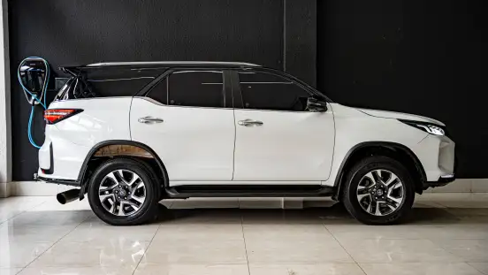 TOYOTA-HILUX SW4-2023