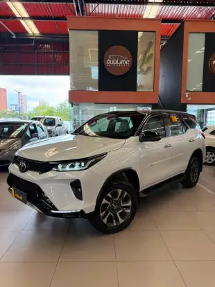 TOYOTA-HILUX SW4-2023