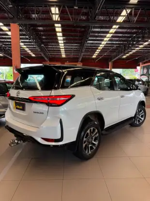 TOYOTA-HILUX SW4-2023