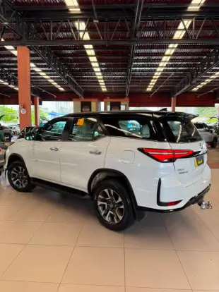 TOYOTA-HILUX SW4-2023