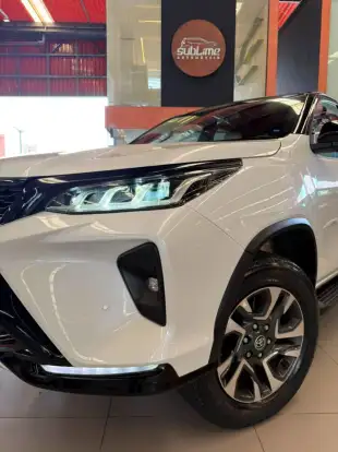 TOYOTA-HILUX SW4-2023