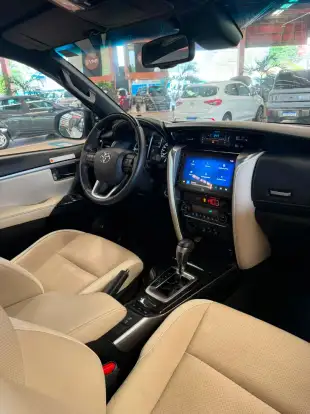 TOYOTA-HILUX SW4-2023