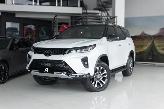 TOYOTA-HILUX SW4-2025